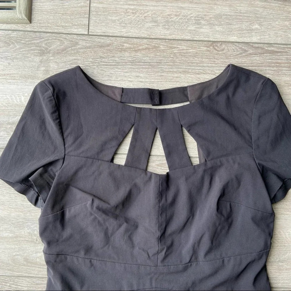 Le Chateau Stretch  Keyhole Neckline Sheath Dress - Picture 5 of 14